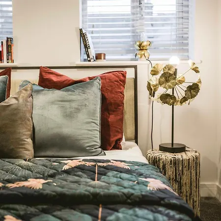 Beautifully Renovated 2b2b For 6 By Piccadilly Line Apartamento Londres