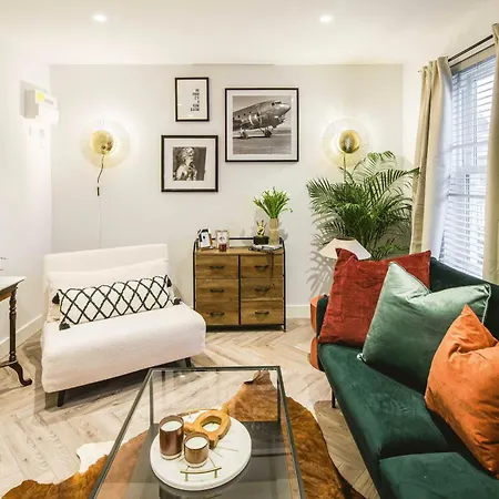 Apartamento Beautifully Renovated 2b2b For 6 By Piccadilly Line Londres