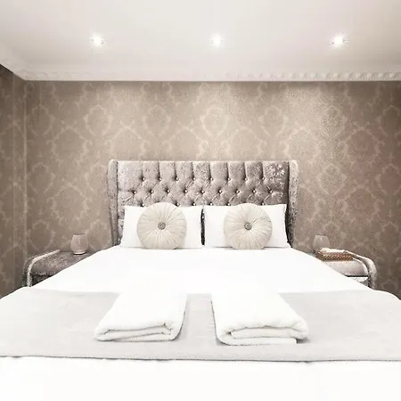 Chic 3bdr In Prime Location Apartment *