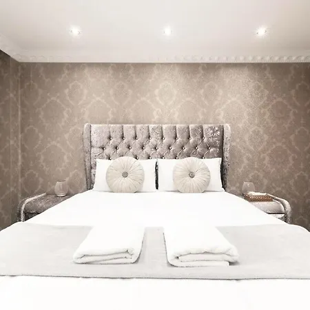 Apartment Chic 3bdr In Prime Location London
