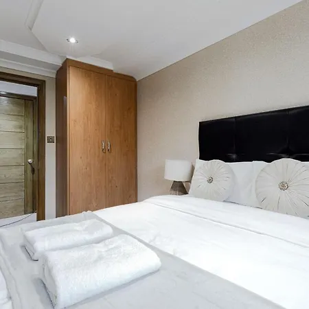 Chic 3bdr In Prime Location * London