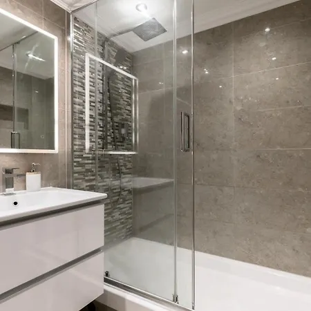 Apartment Chic 3bdr In Prime Location *