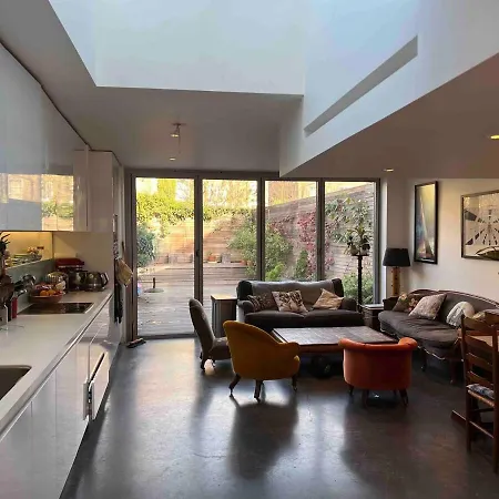 Entire Spacious 3-bedroom Apartment *