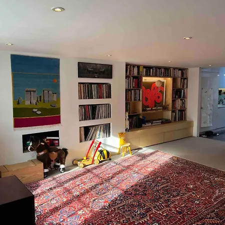 Entire Spacious 3-bedroom Apartment *