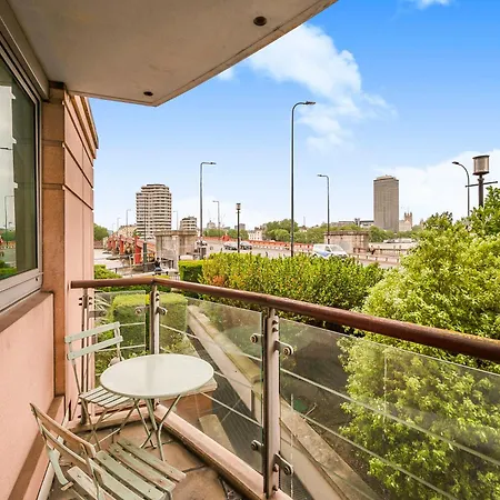 Apartment Riverside With Balcony, 1 Min Walk To Vauxhall Station *