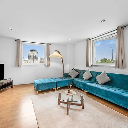 Riverside With Balcony, 1 Min Walk To Vauxhall Station Apartment London