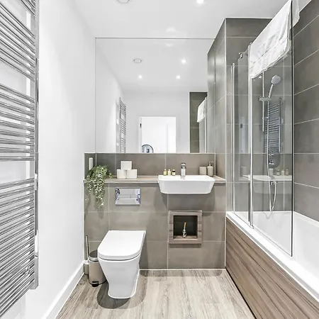 Modern Luxurious 3br Flat With Lovely View Apartment