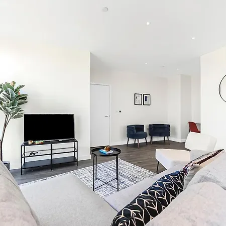 Apartment Modern Luxurious 3br Flat With Lovely View