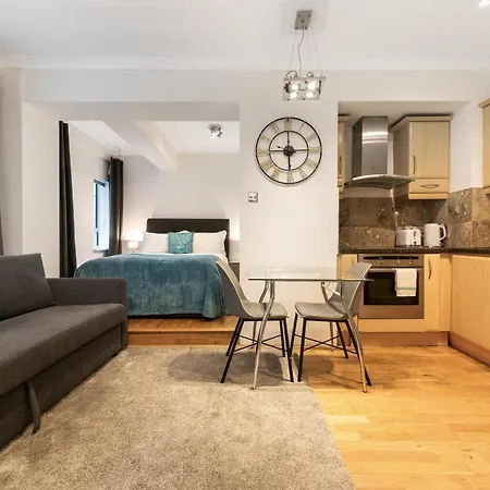 Your In The Heart Of - In Nell Gwynn House *