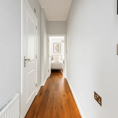 Apartment 2 Bed Flat With Balcony In Chelsea *