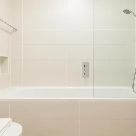 2 Bed Flat With Balcony In Chelsea Apartment