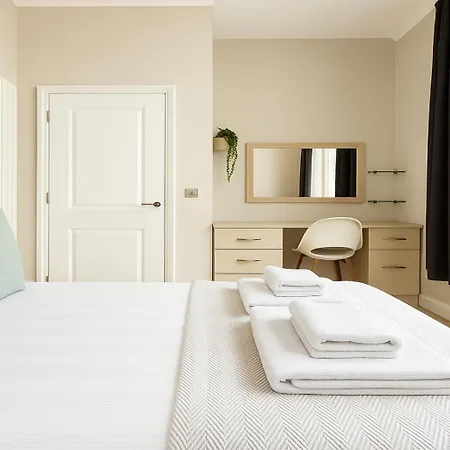 Apartment 2 Bed Flat With Balcony In Chelsea