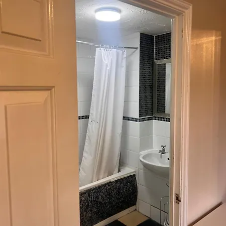 Stunning Next To Excel, Airport And East * London
