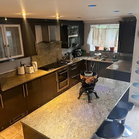 Stunning Next To Excel, Airport And East London