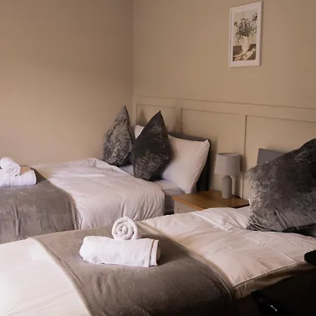 Fresh & Modern Sleeps 3 Apartment