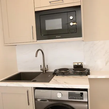 Apartment Fresh & Modern Sleeps 3 *