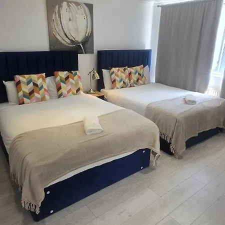 Spacious 4 Bedroom Near Marble Arch And Oxford St. Apartment London