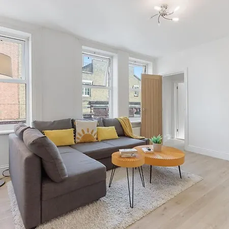 Lux 1 Bed Flat Next To Station In Tooting