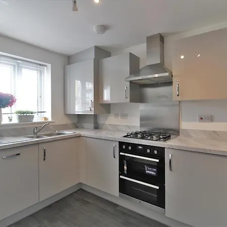 5 Bed And 3 Bath House In London * Erith