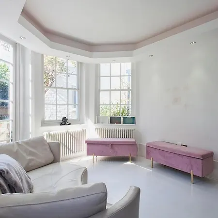 Luxury Hampstead Garden Apartment