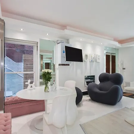 Luxury Hampstead Garden Apartment *