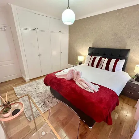 Hyde Park Pearl 3 Bedroom Apartment *