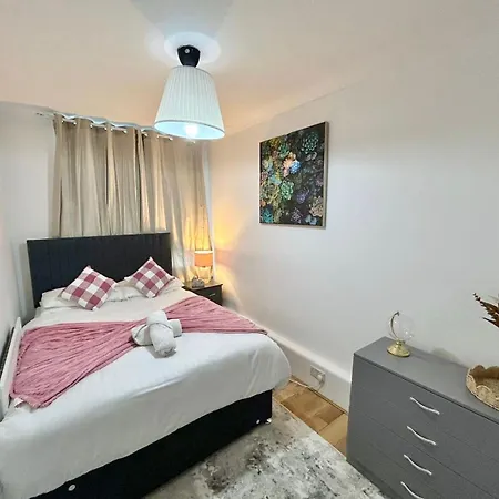Hyde Park Pearl 3 Bedroom Apartment *