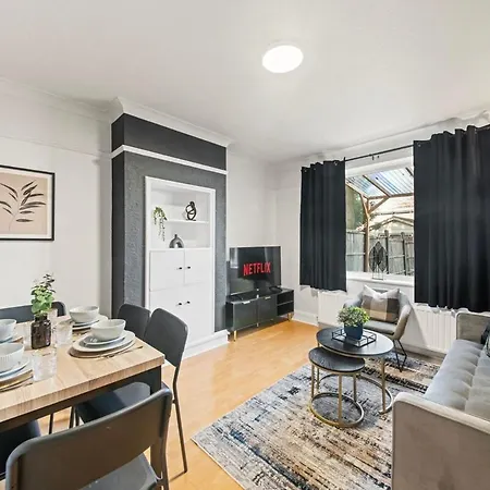 Apartment Stylish 2br Flat Near Kensington & Westfield *
