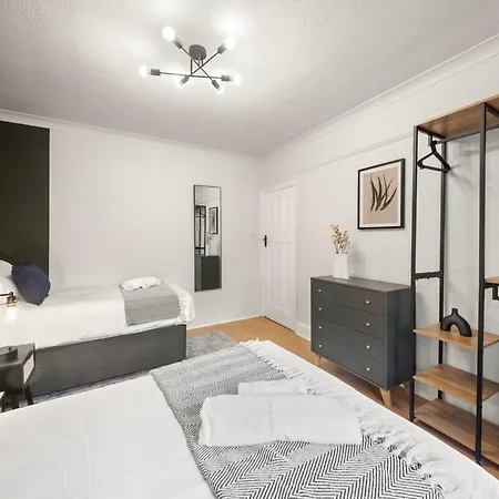 Stylish 2br Flat Near Kensington & Westfield * London