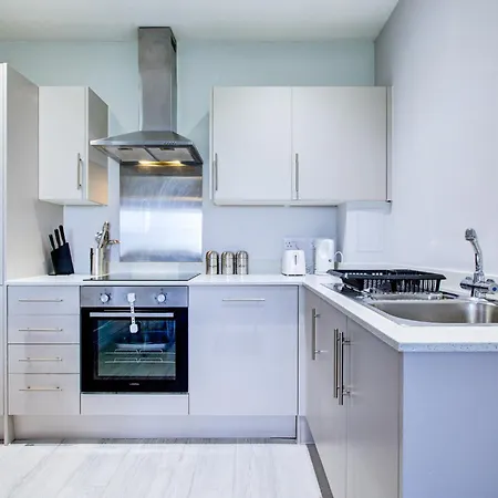 Apartment 2 Bedroom Flat 6 Mins From Heathrow Airport Flat 41