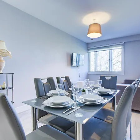Apartment 2 Bedroom Flat 6 Mins From Heathrow Airport Flat 41 *