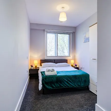 2 Bedroom Flat 6 Mins From Heathrow Airport Flat 41 Apartment Harmondsworth