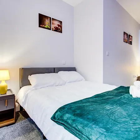 Apartment 2 Bedroom Flat 6 Mins From Heathrow Airport Flat 41
