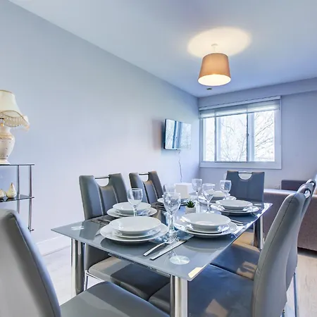 Apartment 2 Bedroom Flat 6 Mins From Heathrow Airport Flat 41 *