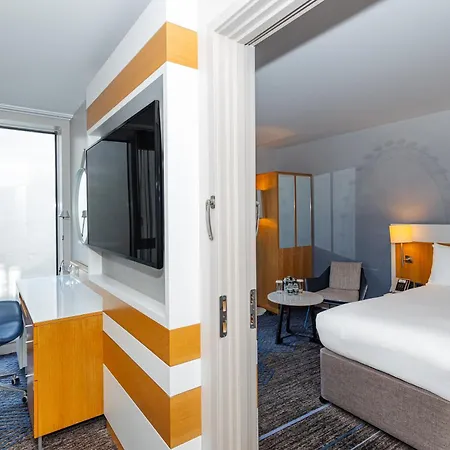 Doubletree By Hilton - Tower Of Hotell