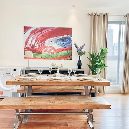 Ample 3-bedroom Flat With Lift In Kings Cross, Islington 伦敦