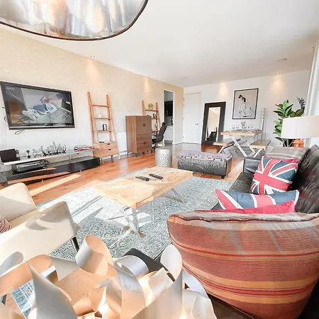 Ample 3-bedroom Flat With Lift In Kings Cross, Islington * 伦敦