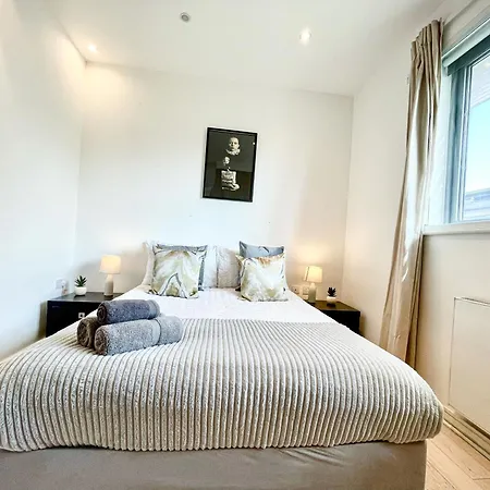Ample 3-bedroom Flat With Lift In Kings Cross, Islington 公寓