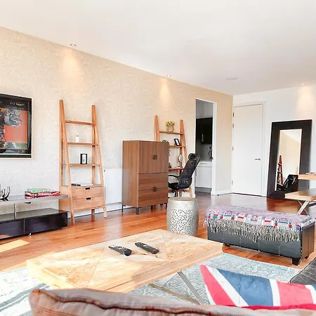 Ample 3-bedroom Flat With Lift In Kings Cross, Islington * 伦敦