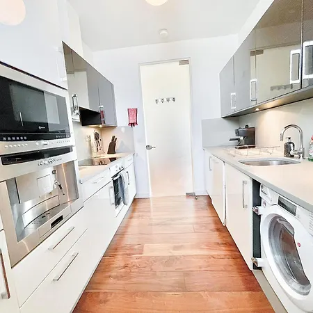 Ample 3-bedroom Flat With Lift In Kings Cross, Islington *