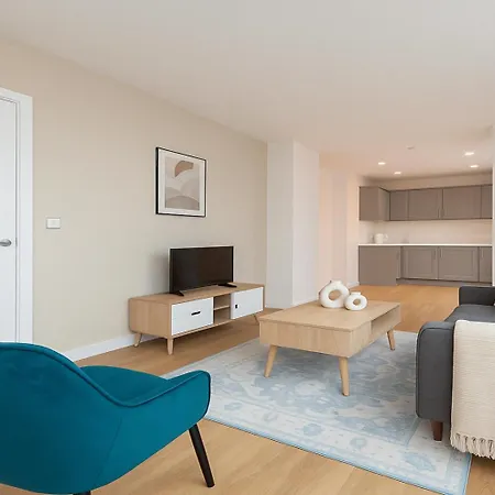 Modern In * Ealing