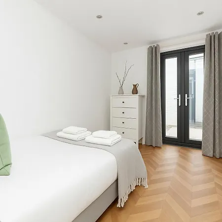 Spacious 2 Bed Flat In Hammersmith Apartment London