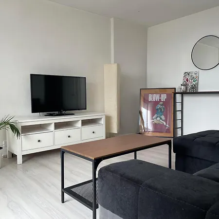 Large One Bedroom Apartment, With View, Canary Wharf London