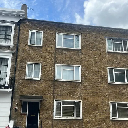 In Victoria Sw1, Spacious One Bedroom By The River Thames Apartment *