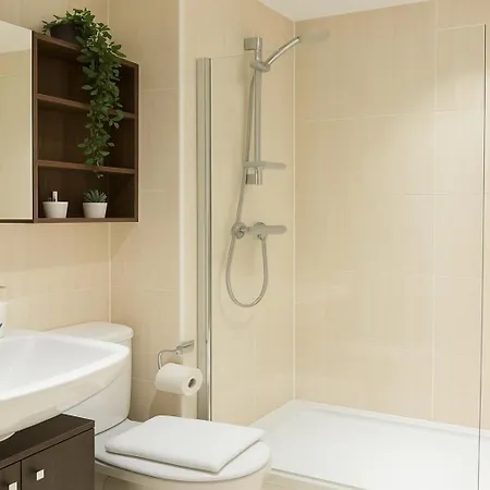 2 Bed Flat With Balcony In Acton Apartamento Londres