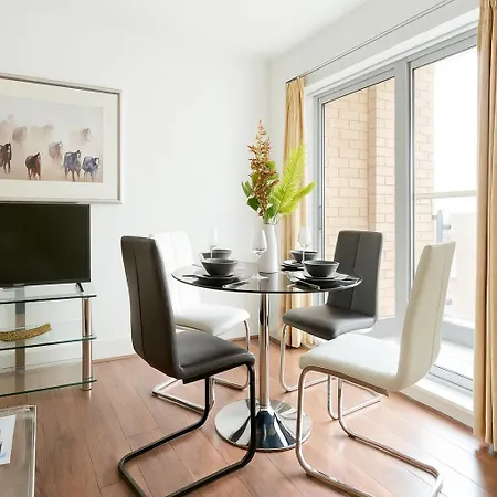 Spacious 2br Acton - Modern Comfort Apartment