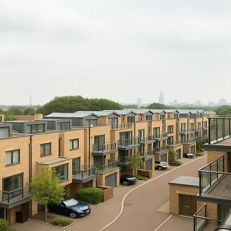2 Bed Flat With Balcony In Acton *