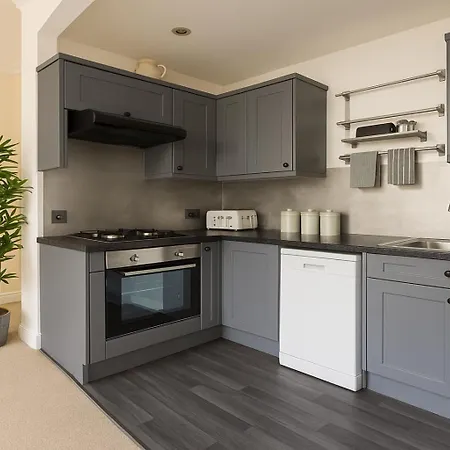 Flat - 3 Min To West Kensington Station *