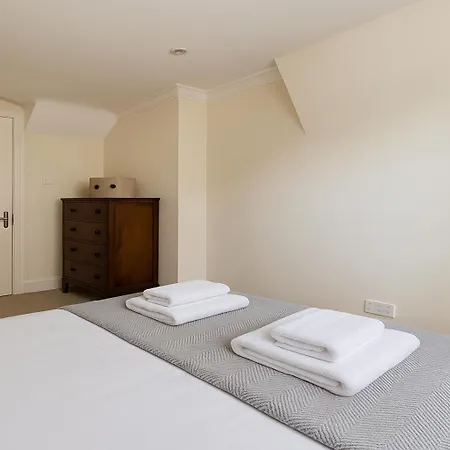 Flat - 3 Min To West Kensington Station Apartment