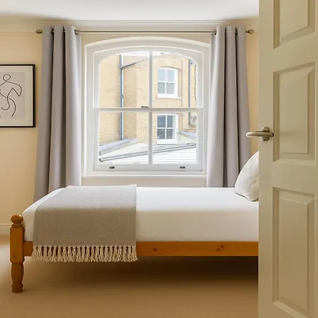 Flat - 3 Min To West Kensington Station Apartment *